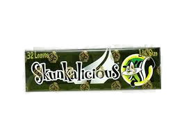 Packaging for SKUNK Skunkalicious Paper Original rolling papers with branding and text visible.